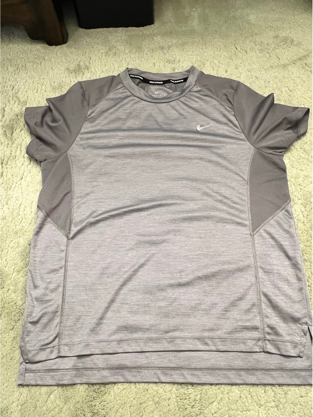 Nike women’s gray workout top medium (flaw)